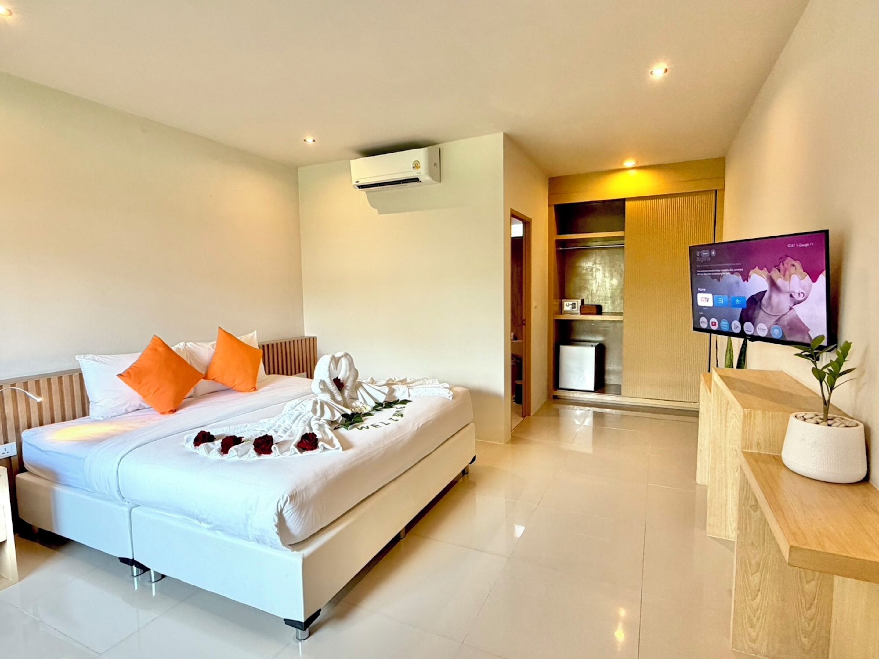 Grand Double Room | In-room safe, free WiFi, bed sheets