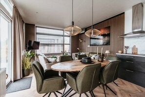 Dining - Comfortable Waterfront Lodge 6 people (Kesteren)