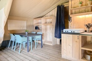 Dining - Cozy Tent Retreat in Kesteren (Kesteren)