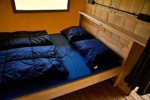 Room - Cozy Tent Retreat in Kesteren (Kesteren)