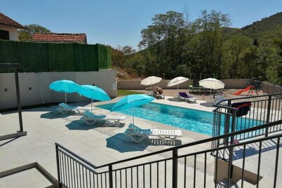 House Serenity with Pool
