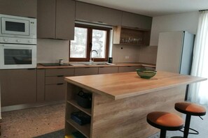 Fridge, microwave, oven, stovetop - House Serenity with Pool (Vrgorac)