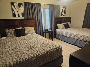 3 bedrooms, iron/ironing board, WiFi, bed sheets - The "PLACE" (Oklahoma City)