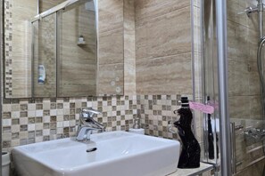 Douche, sèche-cheveux