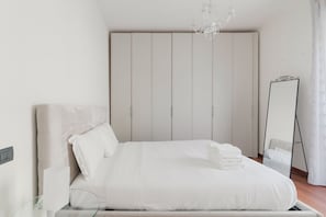 2 bedrooms, iron/ironing board - GuestHost - Elegant 70 square meters apartment, perfect for four people, located on the second floor of a building with an elevator (NOT accessible to guests with disabilities).The property is conveniently located just a few meters from the metro station (Milan)