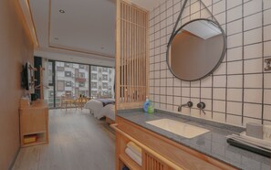 Superior-værelse med 2 enkeltsenge | Badeværelse | Bruser, gratis toiletartikler, hårtørrer, håndklæder