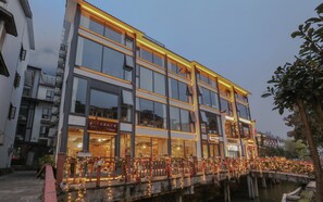 المنشأة من الخارج