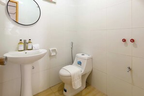 Standard Room | Bathroom | Shower, rainfall showerhead, free toiletries, towels - Salacia Beachfront Resort (Bauan)