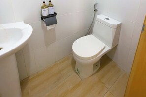 Deluxe Twin Room | Bathroom