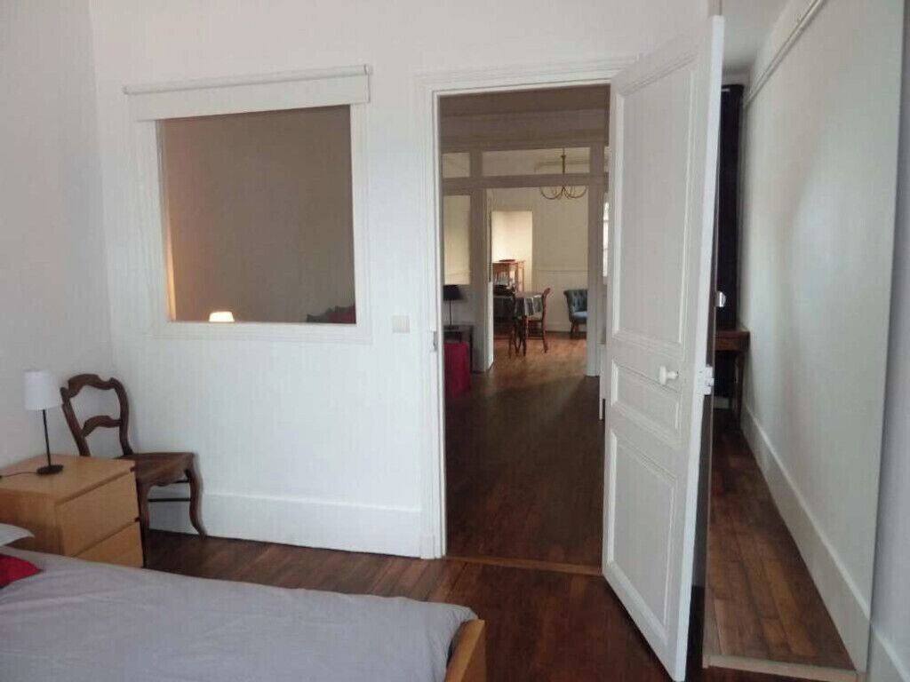 1 habitación, escritorio, tabla de planchar con plancha y wifi gratis 