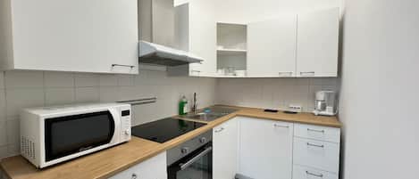 Basic Apartment | Private kitchen