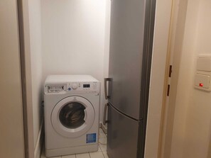 شقة بتجهيزات أساسية | حمام | وحدات دش مع أحواض استحمام، مستلزمات مجانية للعناية الشخصية، مجففات شعر