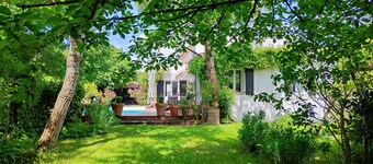 Villa with heated pool and wooded garden