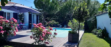 Outdoor pool, a heated pool