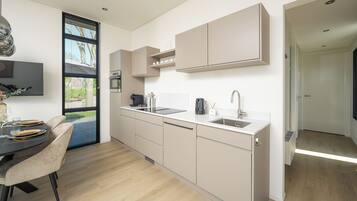 Fridge, microwave, stovetop, dishwasher