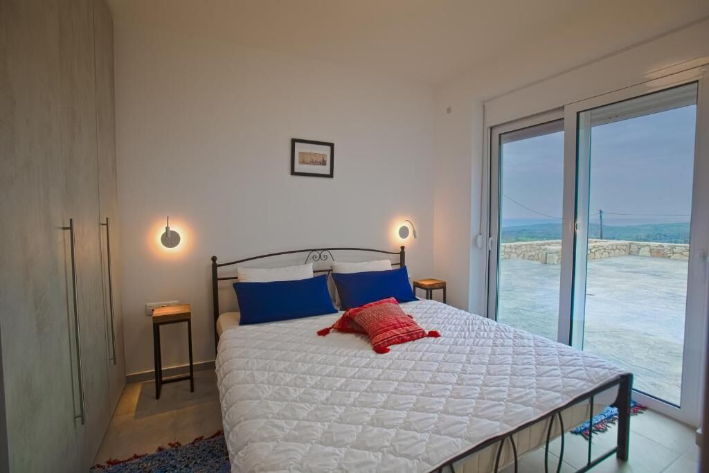 Een kluis op de kamer, geluiddichte muren, een strijkplank/strijkijzer