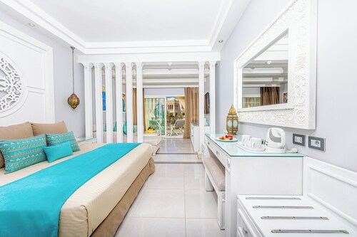 Grand Palace Couples only 18 years plus