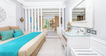 Grand Palace Couples only 18 years plus