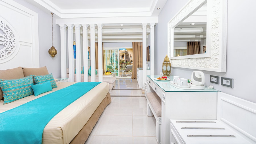 Grand Palace Couples only 18 years plus