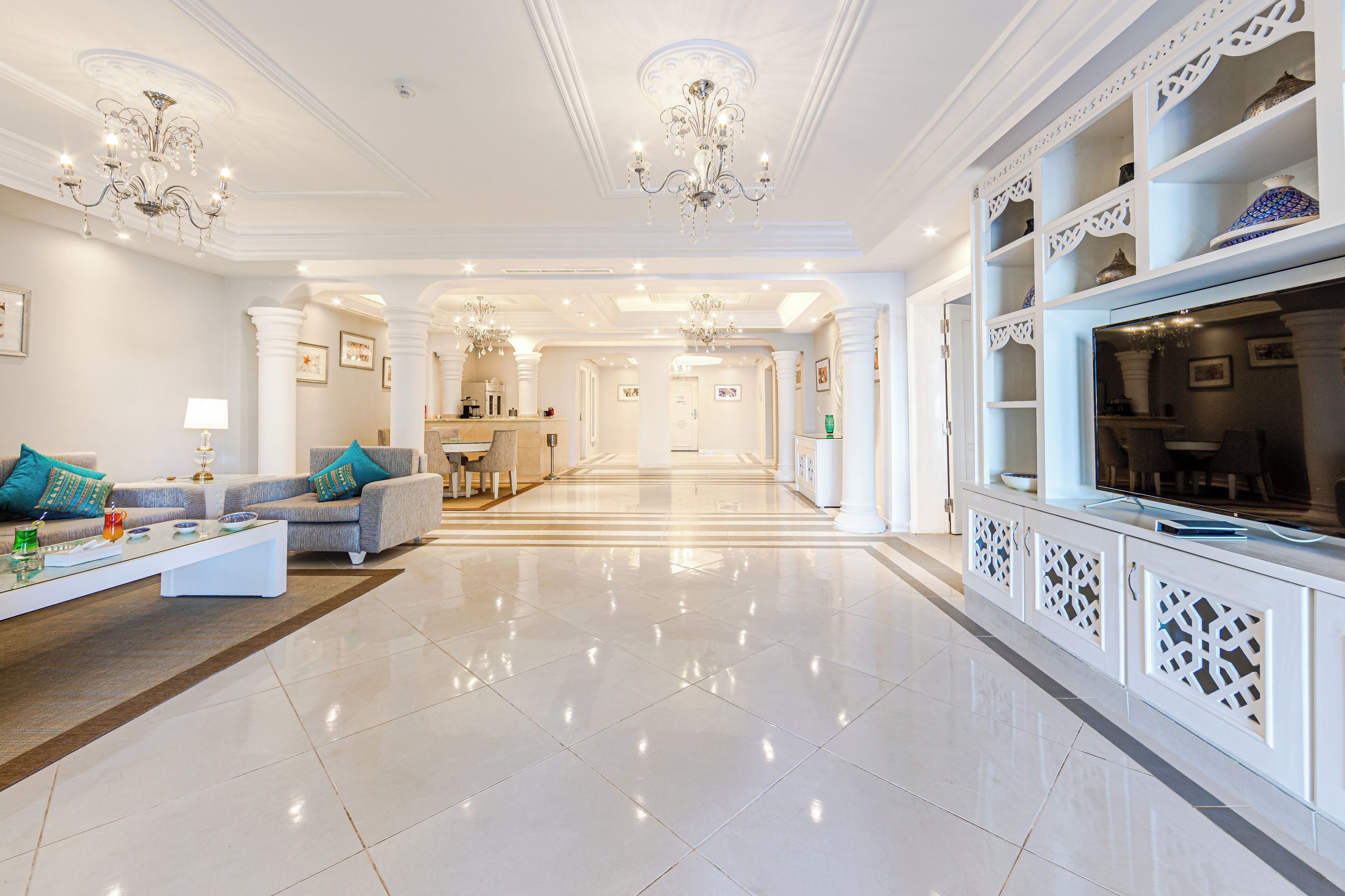 Royal Villa | In-room safe, individually decorated, individually furnished