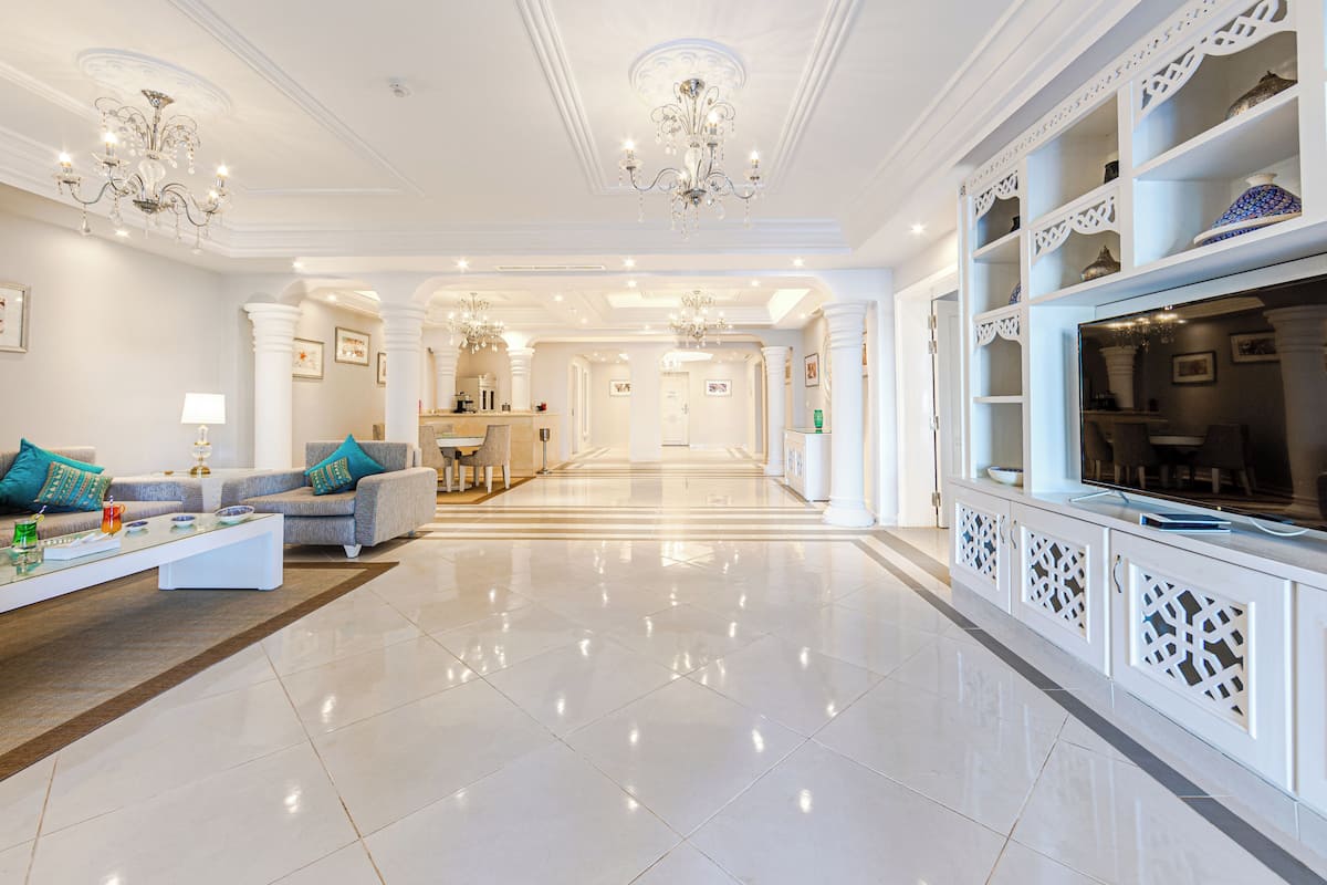 Royal Villa | In-room safe, individually decorated, individually furnished