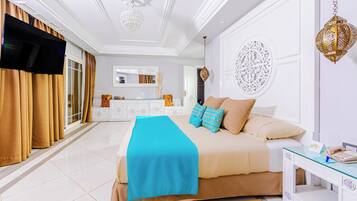 Royal Villa Sea View with Private Pool | Minibar, caja de seguridad en la habitación y decoración personalizada