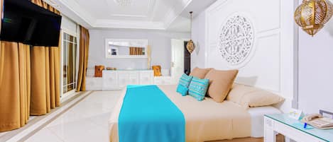 Royal Villa Sea View with Private Pool | Minibar, in-room safe, individually decorated, individually furnished