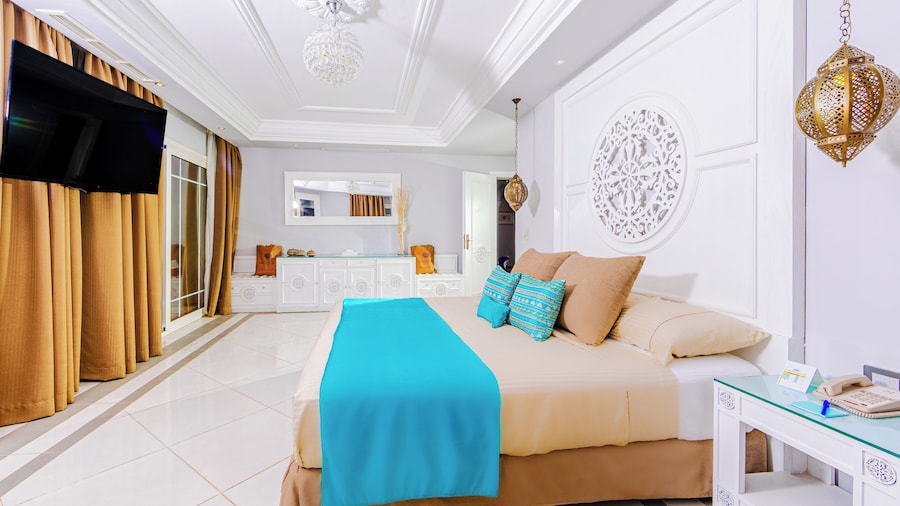 Grand Palace Couples only 18 years plus