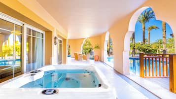 Royal Villa Sea View with Private Pool | Vista desde la habitación