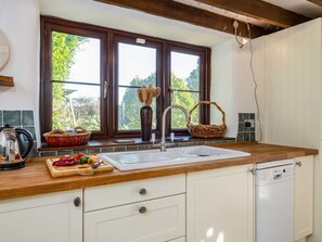 Cookware/dishes/utensils - Trehaverock Cottage (Port Isaac)