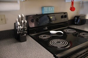 Microwave, oven, stovetop, dishwasher - Charming 1-bedroom condo in fantastic Ocean City (Ocean City)
