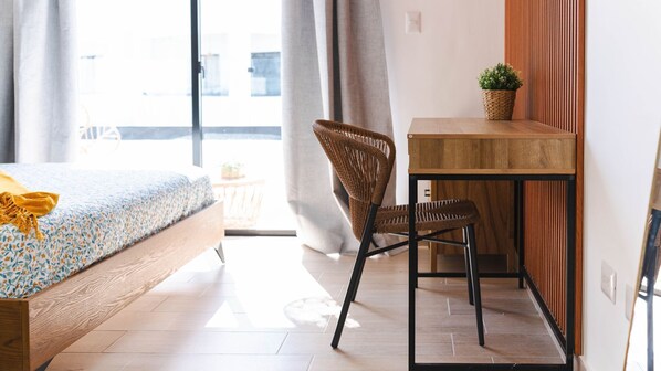 セーフティボックス (室内)、アイロン / アイロン台、WiFi (無料)