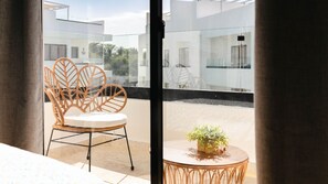 セーフティボックス (室内)、アイロン / アイロン台、WiFi (無料)