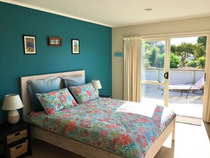 2 bedrooms, WiFi, bed sheets - Classic 2-bedroom bach in Waihi Beach perfect for relaxing getaway (Waihi Beach)