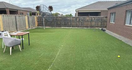 Room-luxury Melton House Room 2