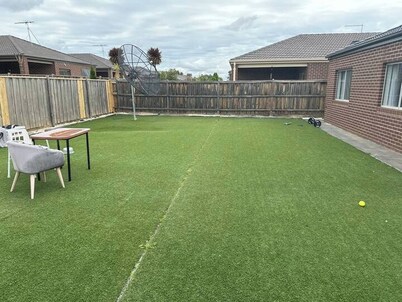 Room-luxury Melton House Room 2