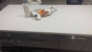 Room, 1 Bedroom, Accessible, Smoking | Dining