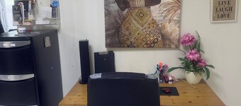 Room-luxury Melton House Room 1