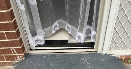 Room-luxury Melton House Room 1