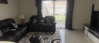 Room-luxury Melton House Room 1