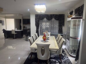 Room, 1 Bedroom, Accessible, Smoking | Dining room