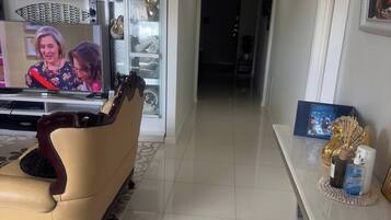 Room, 1 Bedroom, Accessible, Smoking | Living room