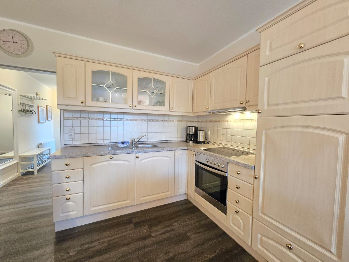 ثلاجة، ميكروويف، فرن، موقد طهي مسطح