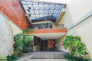 المنشأة من الخارج