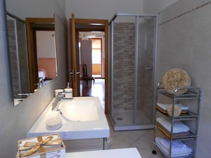 Shower, hair dryer, bidet, towels - The Golden Hill Space and relaxation (Cernobbio)