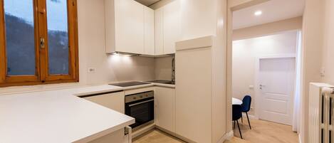 Comfort Apartment | Private kitchen | Stovetop, cookware/dishes/utensils