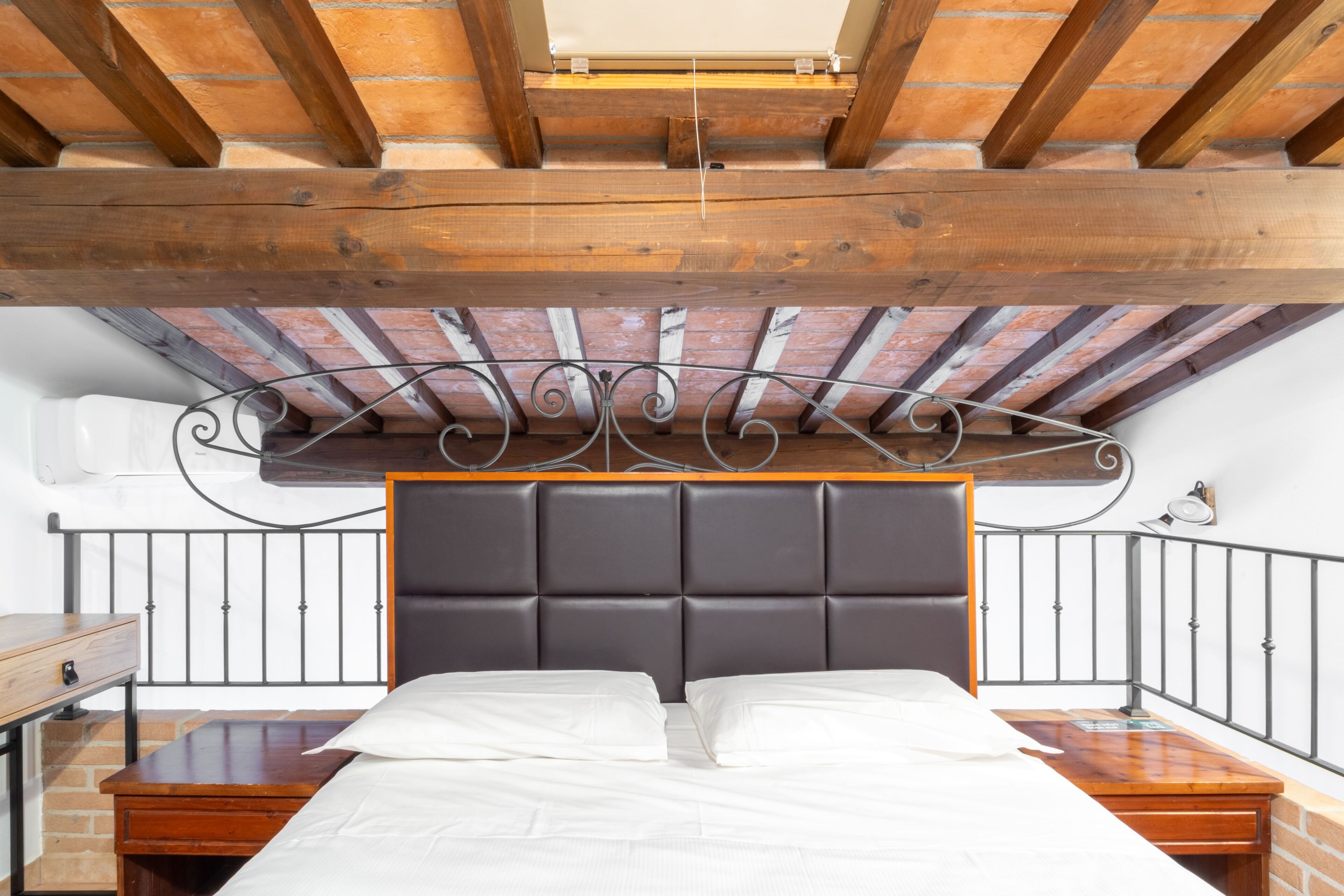 Cots/infant beds, free WiFi, bed sheets