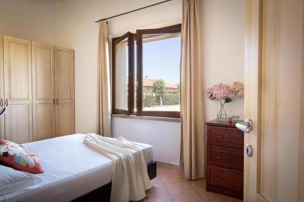 開放式客房 | 嬰兒床 (收費)、免費 Wi-Fi、床單