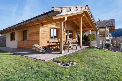 Chalet „Hugo“ mit Bergblick, Gemeinschaftspool und WLAN