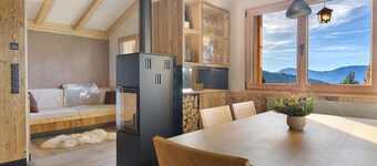 Chalet 'Hugo' with Mountain View, Shared Pool and Wi-Fi